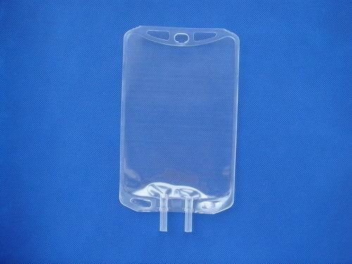 Sac jetable d'infusion de PVC de catégorie médicale de l'environnement 3000ml non - avec de divers connecteurs
